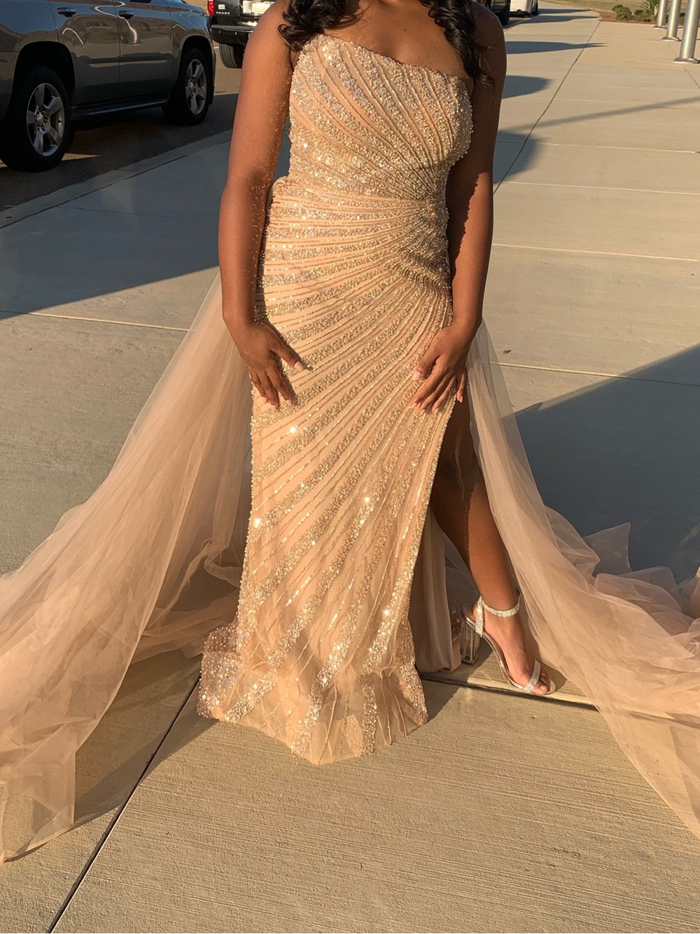 One-Shoulder Champagne Sequin Evening Dress with Tulle Train